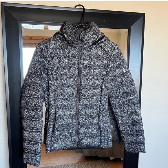 NWOT Michael Kors Animal Print Packable Hooded Down Puffer - Picture 4 of 5